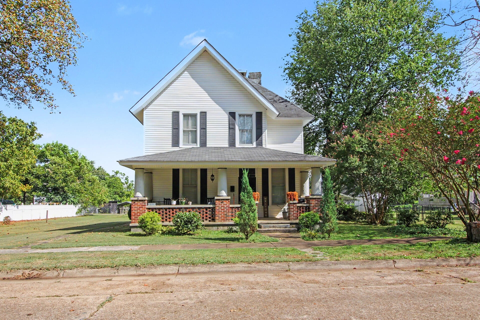 207 Magnolia Avenue