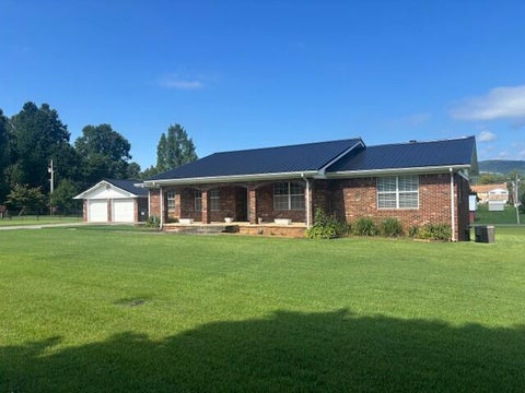Homes For Sale - 103 W Legion Circle<br/> Pikeville, TN 37367