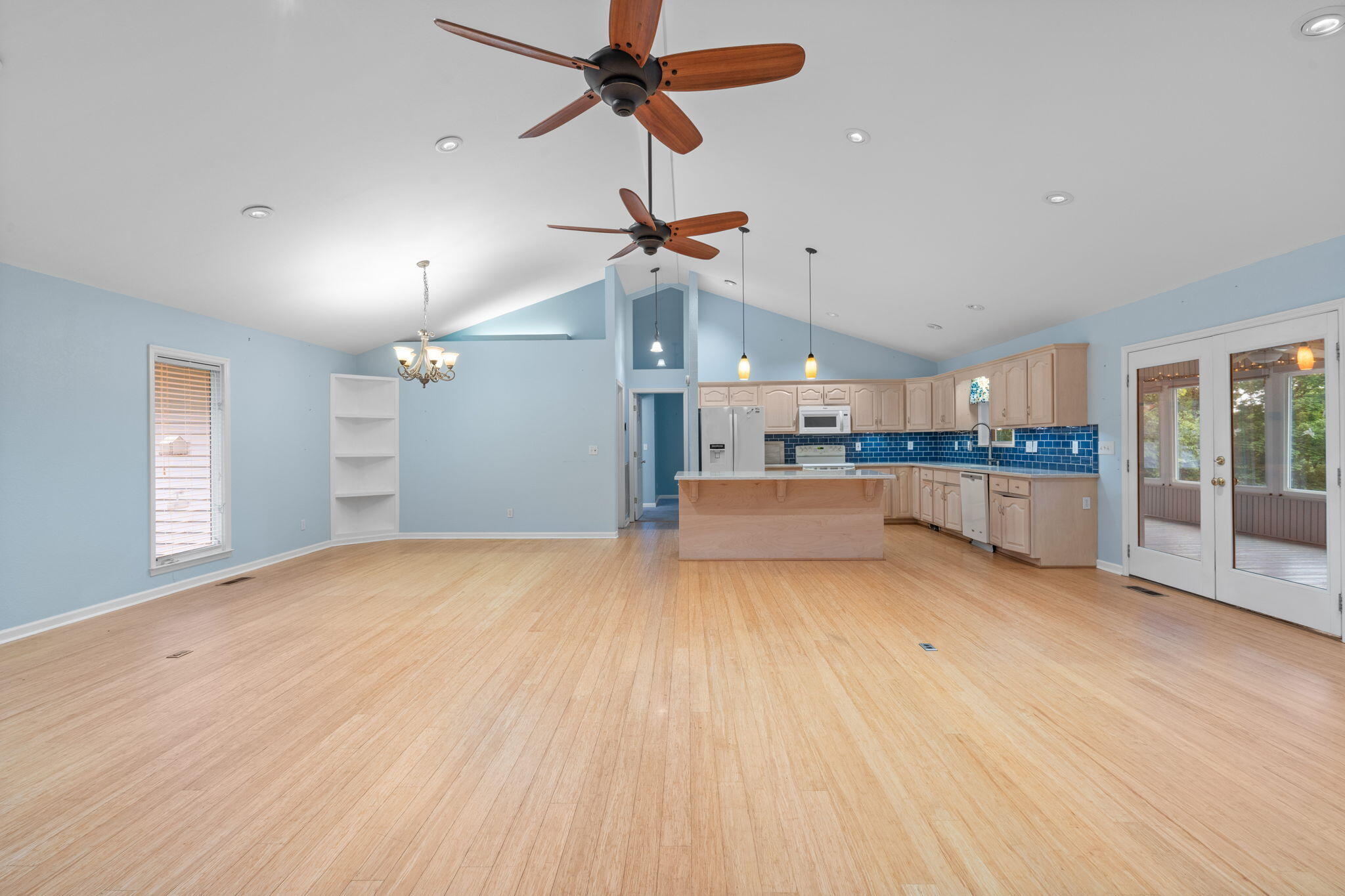 719 Lakehaven Circle