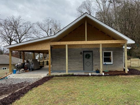 Photo of 401 Bank Street, Chattanooga, TN 37415 (MLS # 1534824)