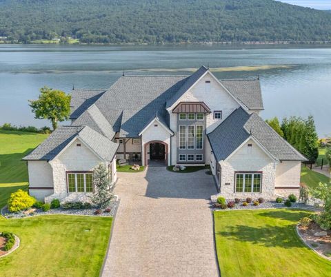 Photo of 290 Edgewater Way, Jasper, TN 37347 (MLS # 1519085)