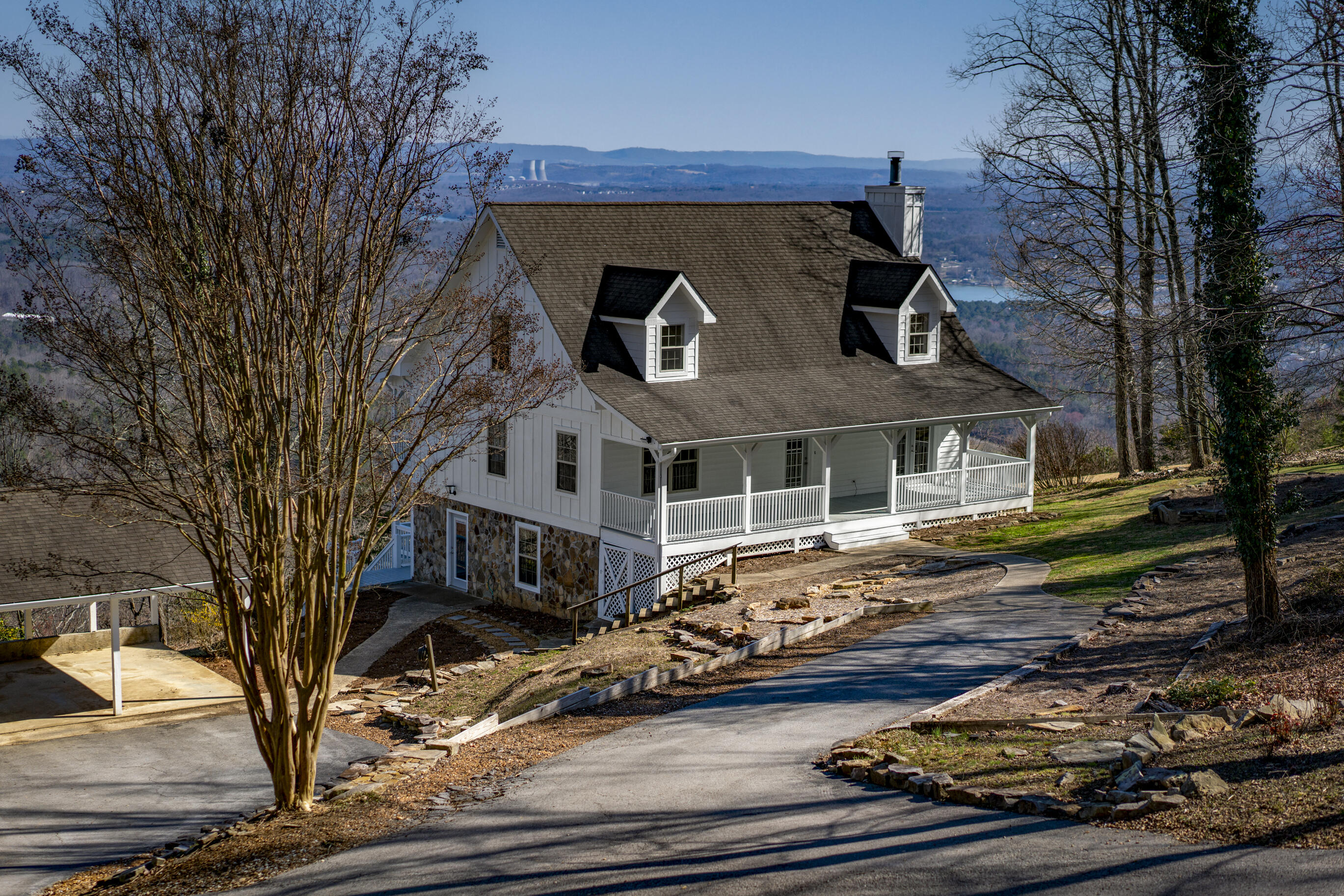 12128 Laurbrow Road, Soddy Daisy, Tennessee image 5
