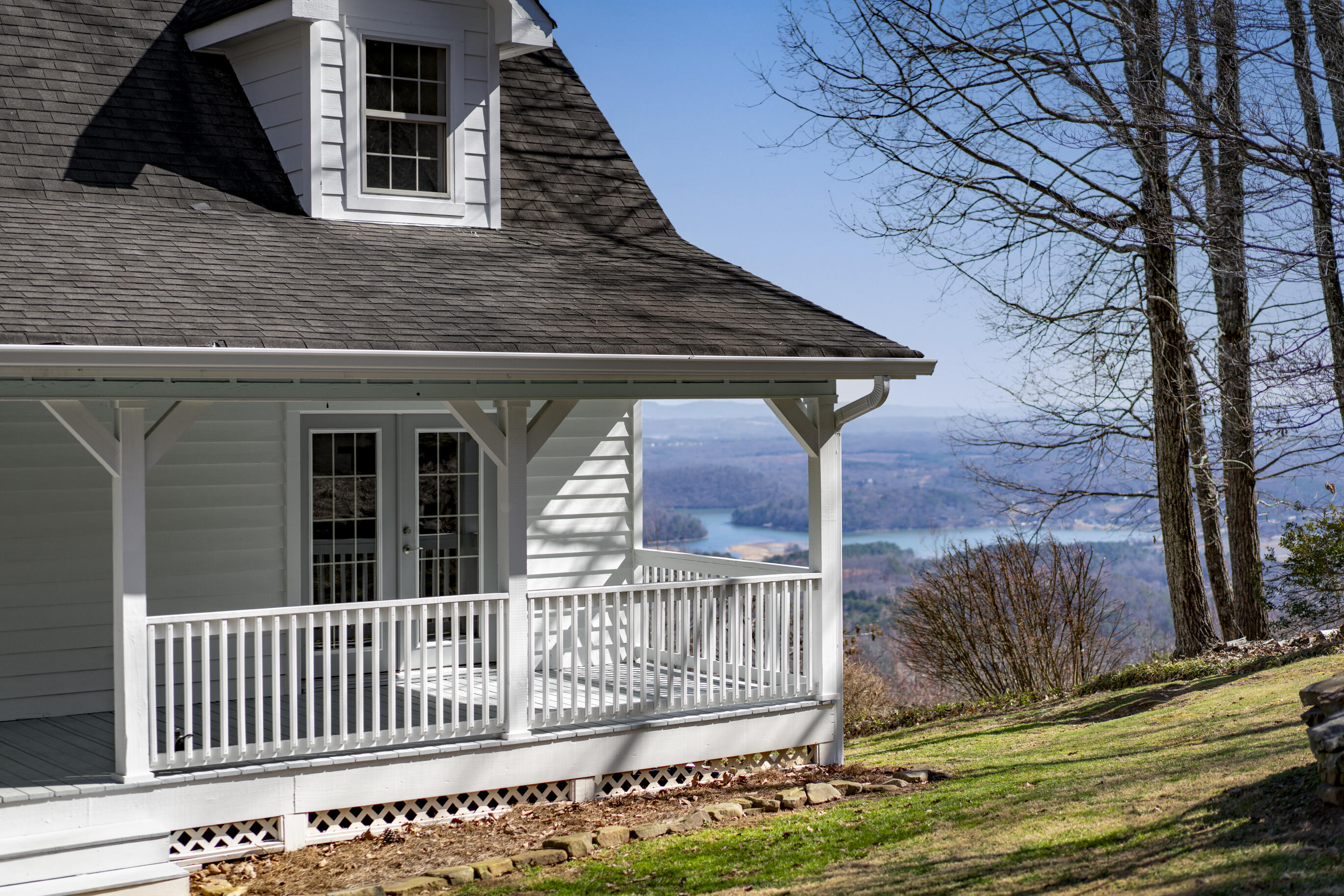 12128 Laurbrow Road, Soddy Daisy, Tennessee image 1