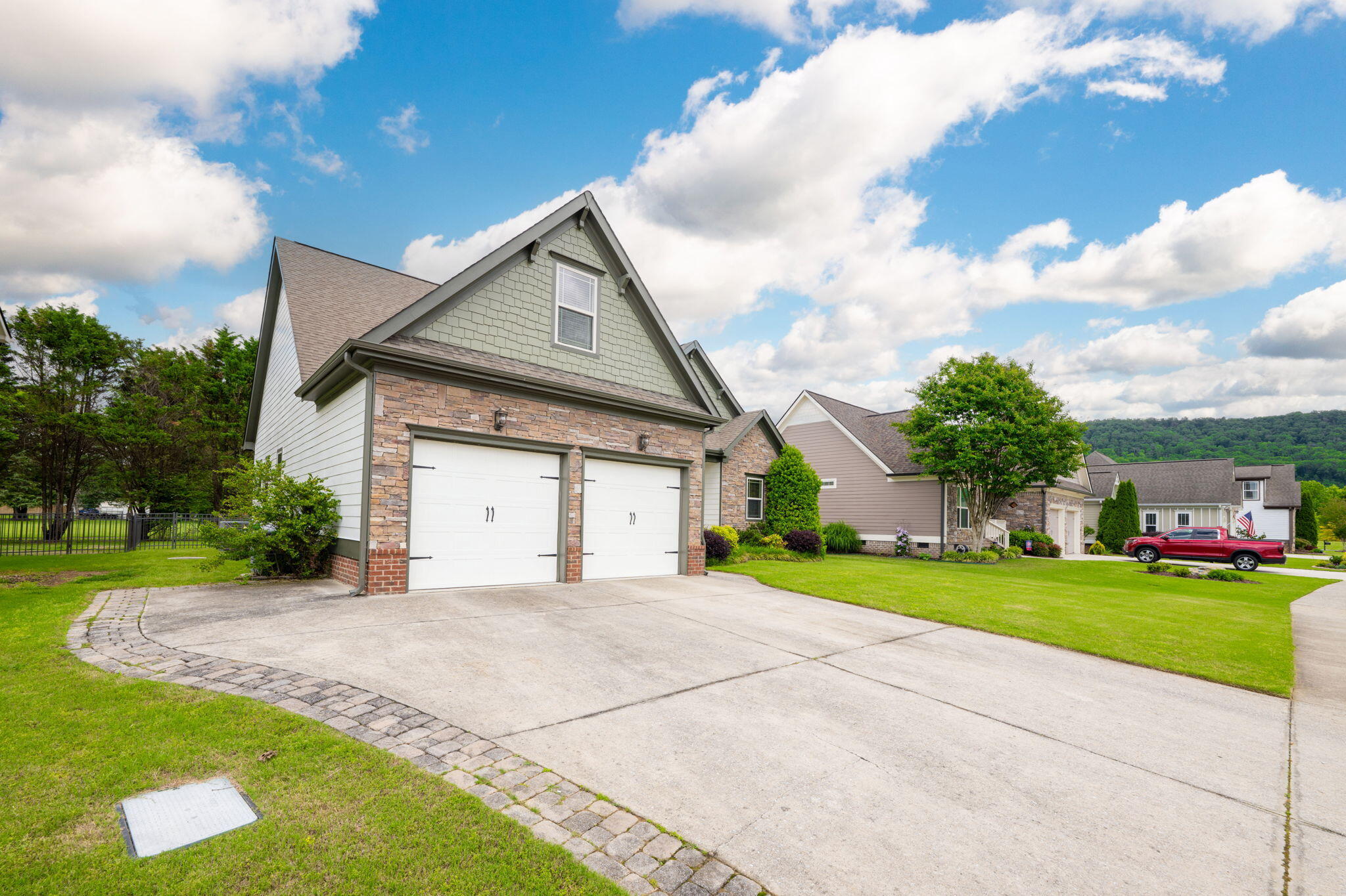 8665 Seven Lakes Drive, Ooltewah, Tennessee image 3