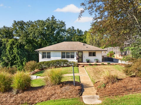 Photo of 3027 Ozark Circle, Chattanooga, TN 37415 (MLS # 1544863)