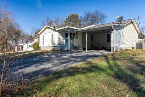 Photo of 211 E Ezzard Avenue, Dalton, GA 30720 (MLS # 1526138)