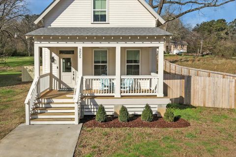 Photo of 205 Shawnee Trail, Chattanooga, TN 37411 (MLS # 1525203)