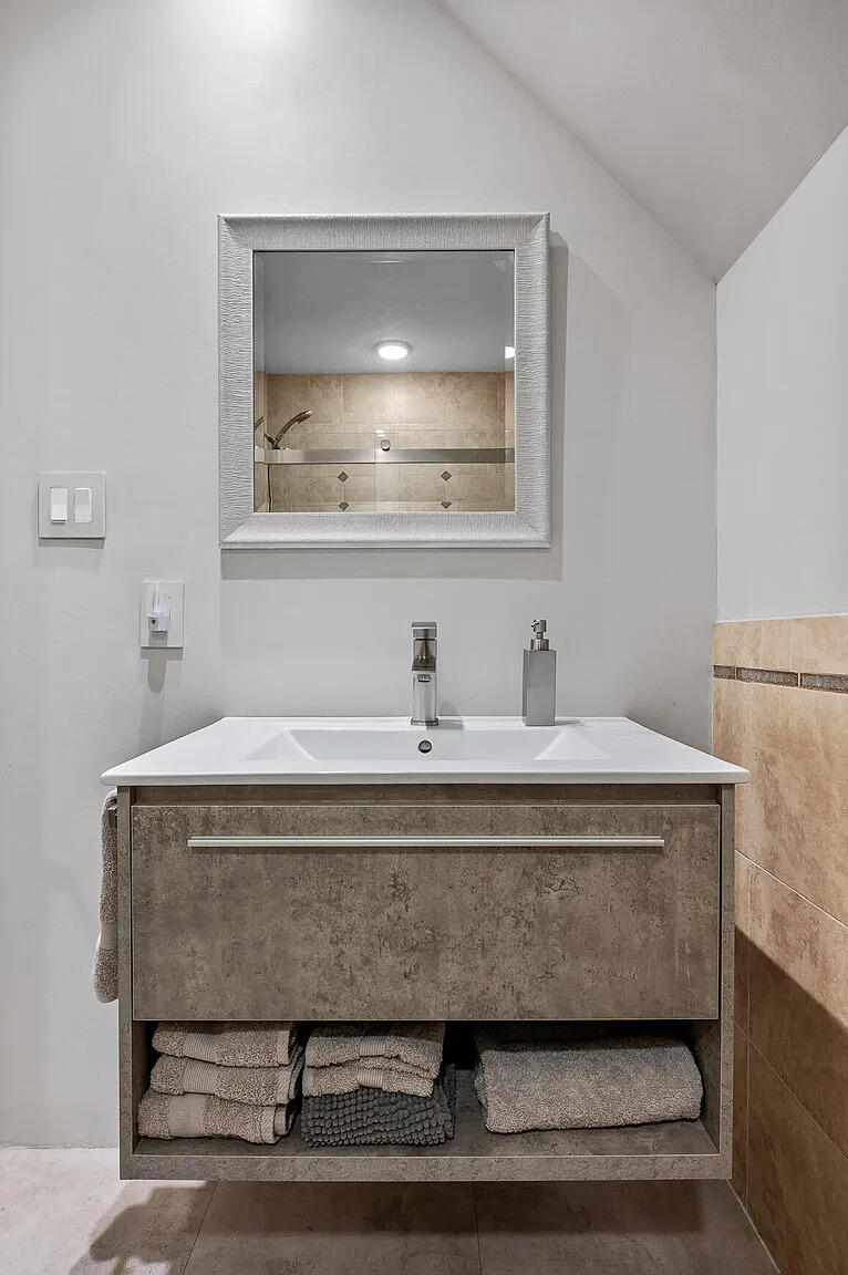 Ringgold, Georgia 30736, United States, 1 Bedroom Bedrooms, ,2 BathroomsBathrooms,Residential,Active,95219