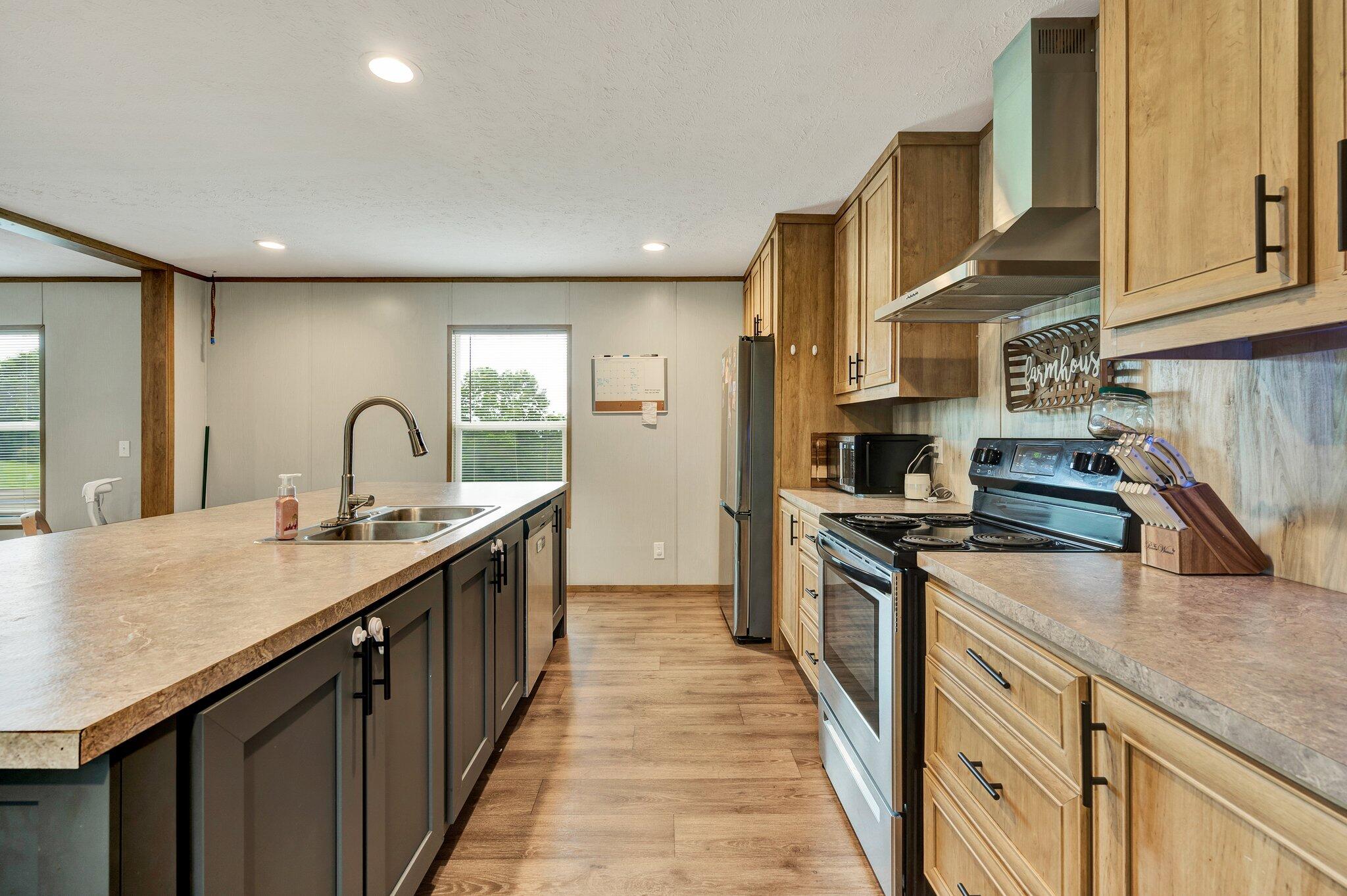 Sweetwater, Tennessee 37874, United States, 4 Bedrooms Bedrooms, ,2 BathroomsBathrooms,Residential,Active,228684