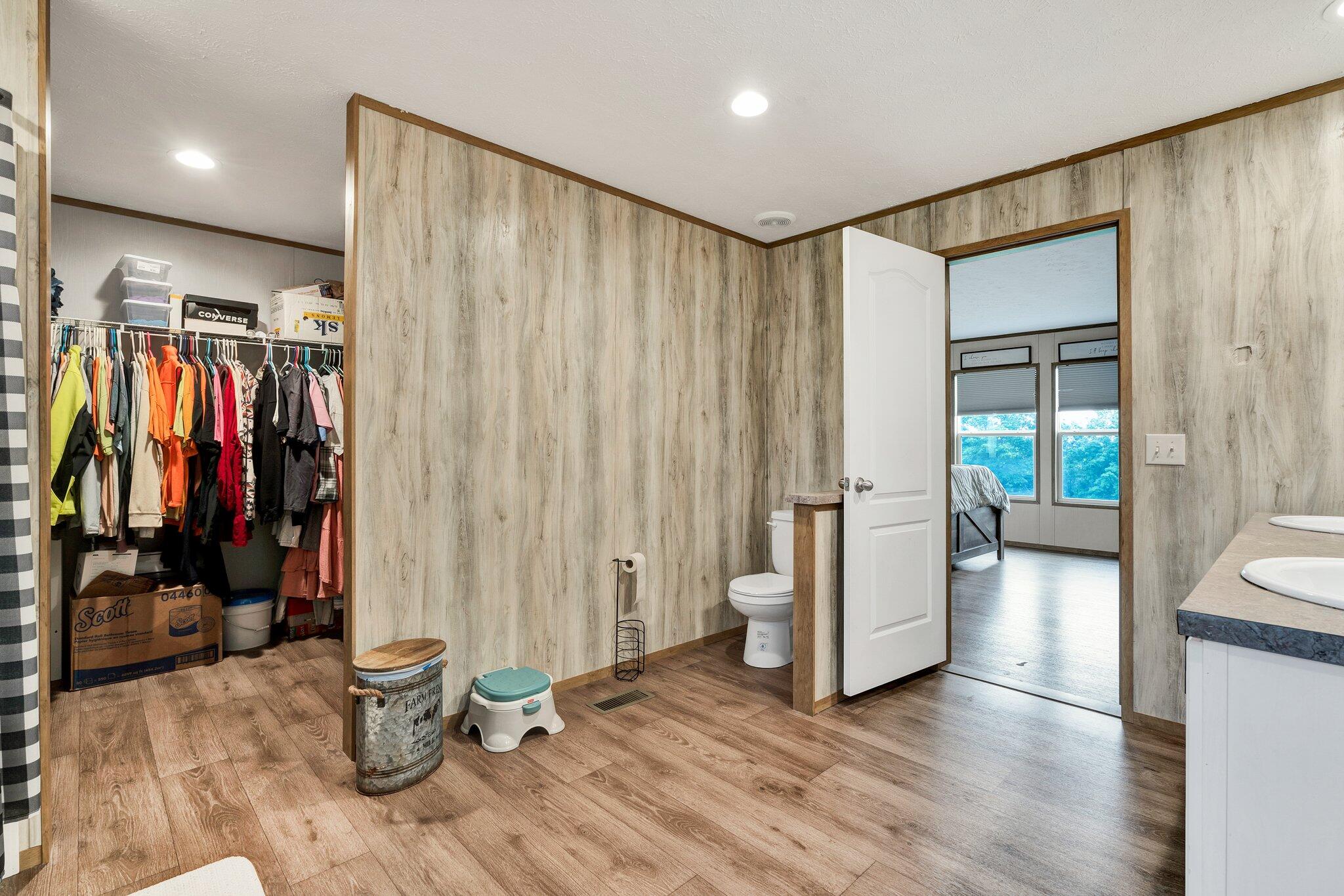 Sweetwater, Tennessee 37874, United States, 4 Bedrooms Bedrooms, ,2 BathroomsBathrooms,Residential,Active,228684