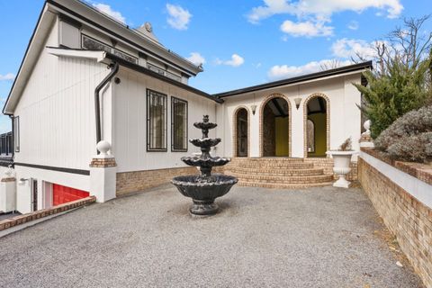 Photo of 551 W Shadowlawn Drive, Chattanooga, TN 37404 (MLS # 1527680)