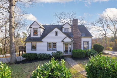 Photo of 616 Signal Moutain Boulevard, Signal Mountain, TN 37377 (MLS # 1526809)