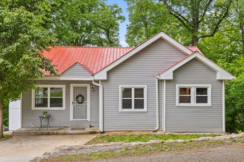 Photo of 127 P Poole Avenue, Chattanooga, TN 37415 (MLS # 1512527)