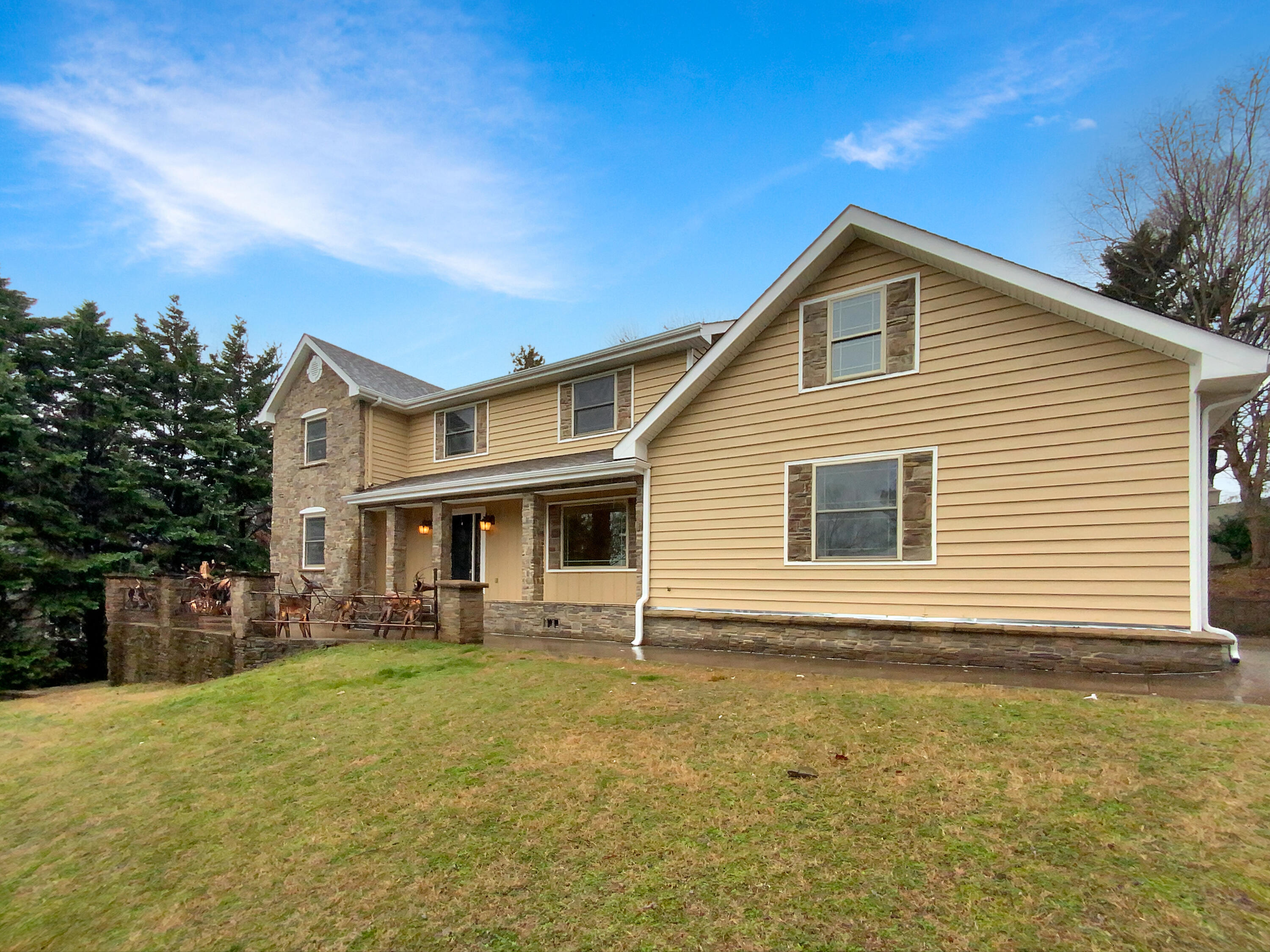 1917 Crystal Lake Lane, Hixson, Tennessee image 2