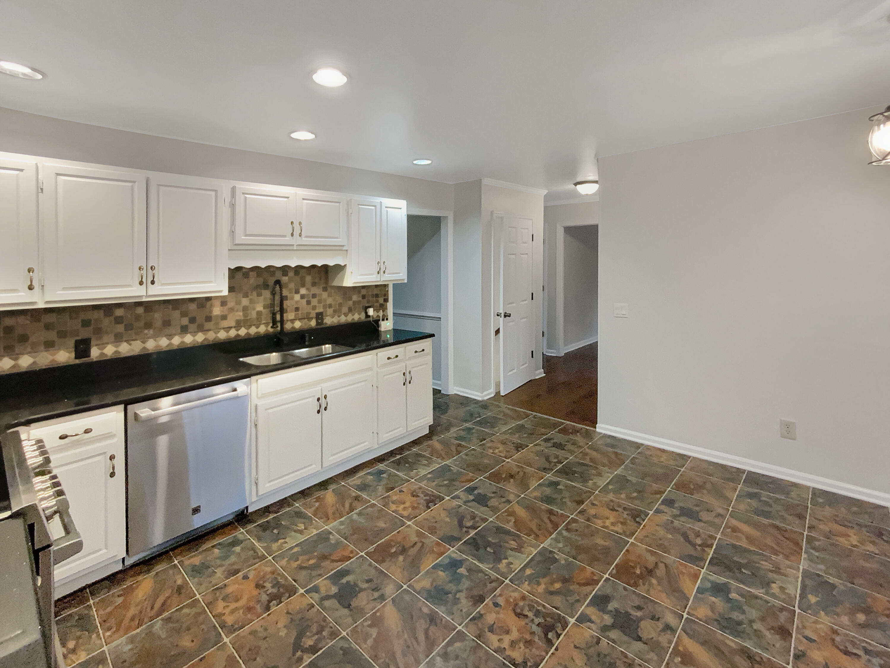 1917 Crystal Lake Lane, Hixson, Tennessee image 12