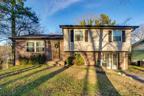 Photo of 1627 N Chester Road, Hixson, TN 37343 (MLS # 1526207)