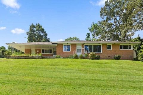 Photo of 4732 Fairwood Lane, Chattanooga, TN 37416 (MLS # 1535956)