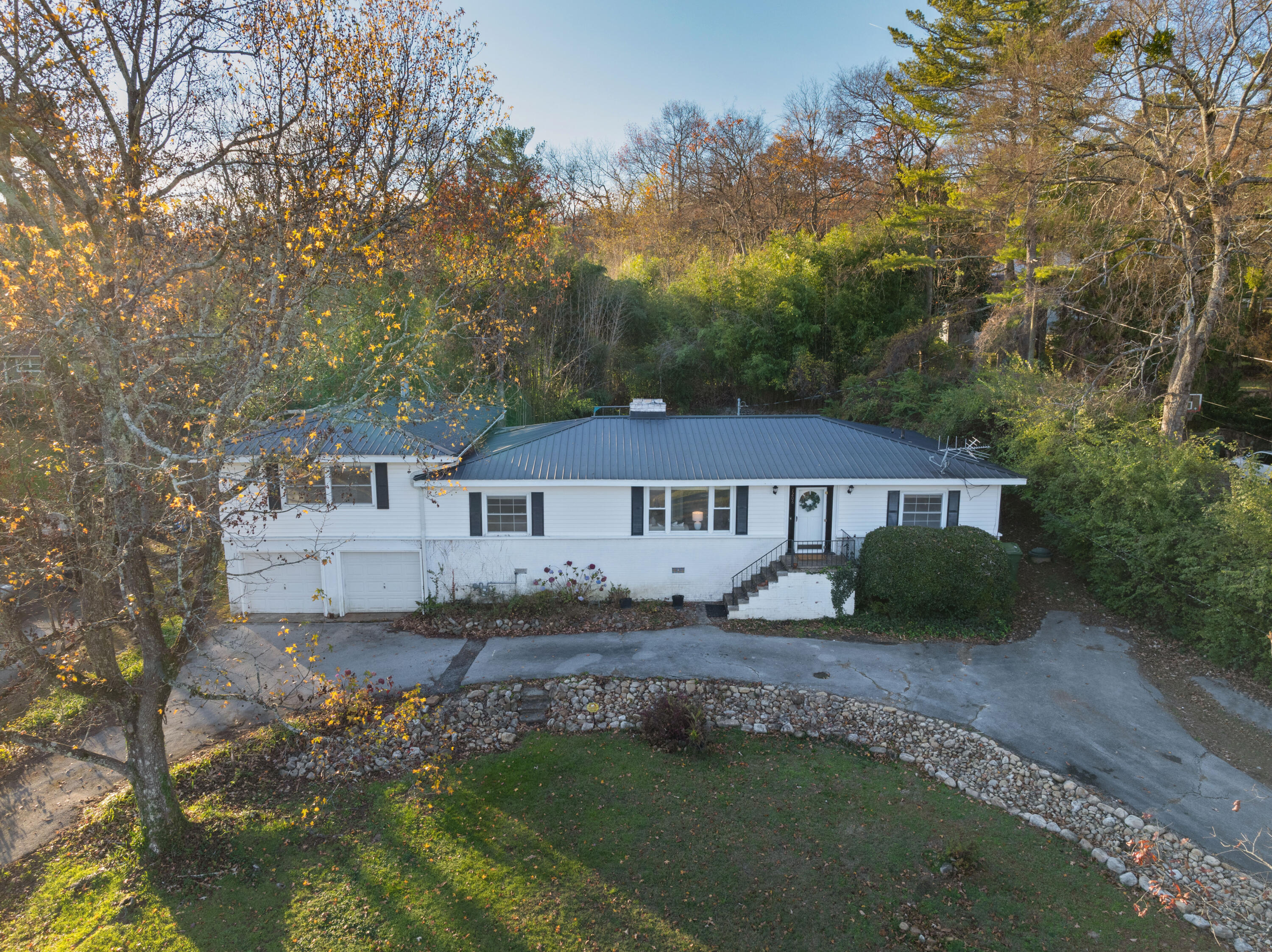 1206 Peter Pan Road, Lookout Mountain, Georgia image 2