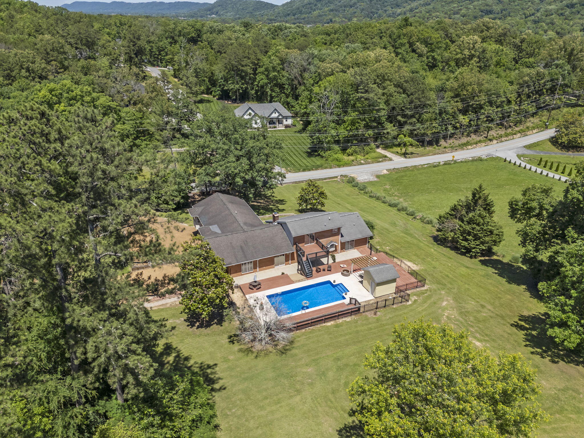 8802 Pine Ridge Road, Ooltewah, Tennessee image 2