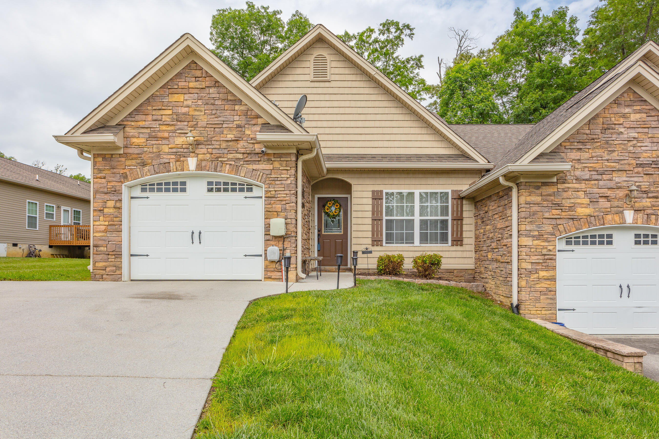 7647 Magnolia Leaf Lane, Chattanooga, Tennessee image 1
