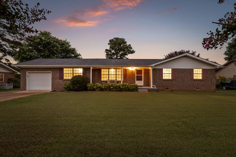 Photo of 325 Kelsey Drive, Rossville, GA 30741 (MLS # 1539471)