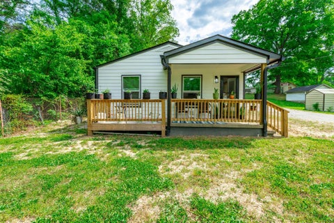 Homes For Sale - 1366 Lakeview Drive<br/> Rossville, GA 30741