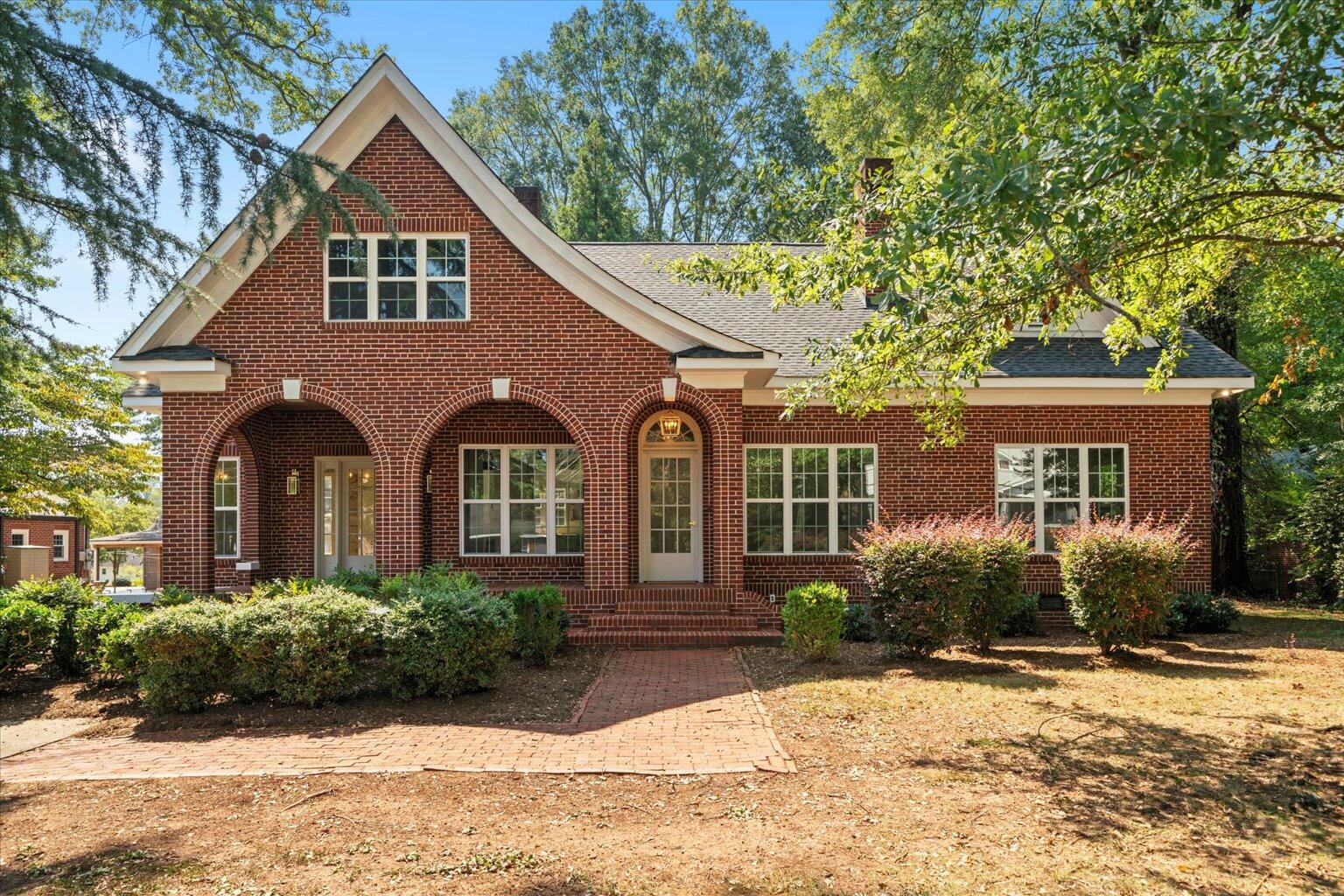 703 W Walnut Avenue