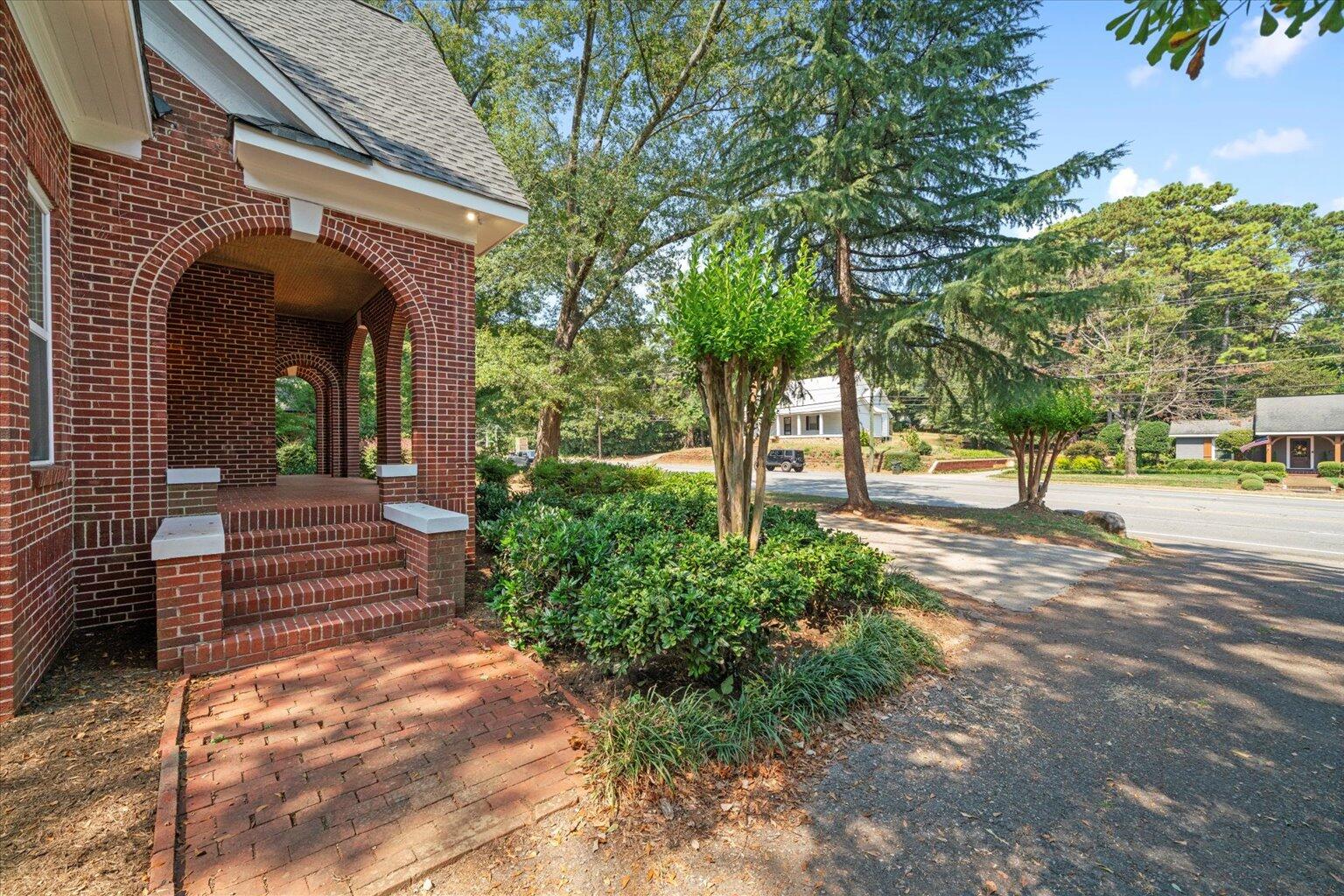 703 W Walnut Avenue