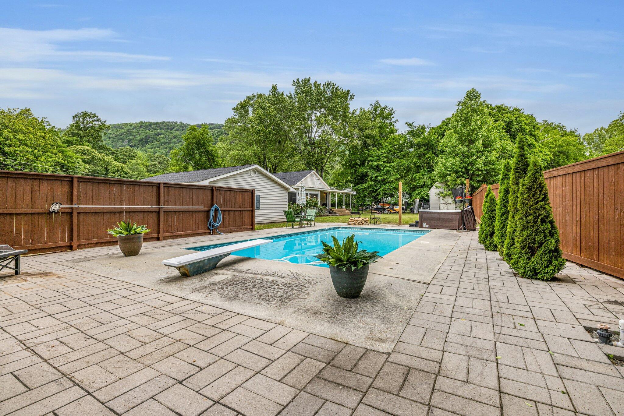 11674 Back Valley Road, Soddy Daisy, Tennessee image 2