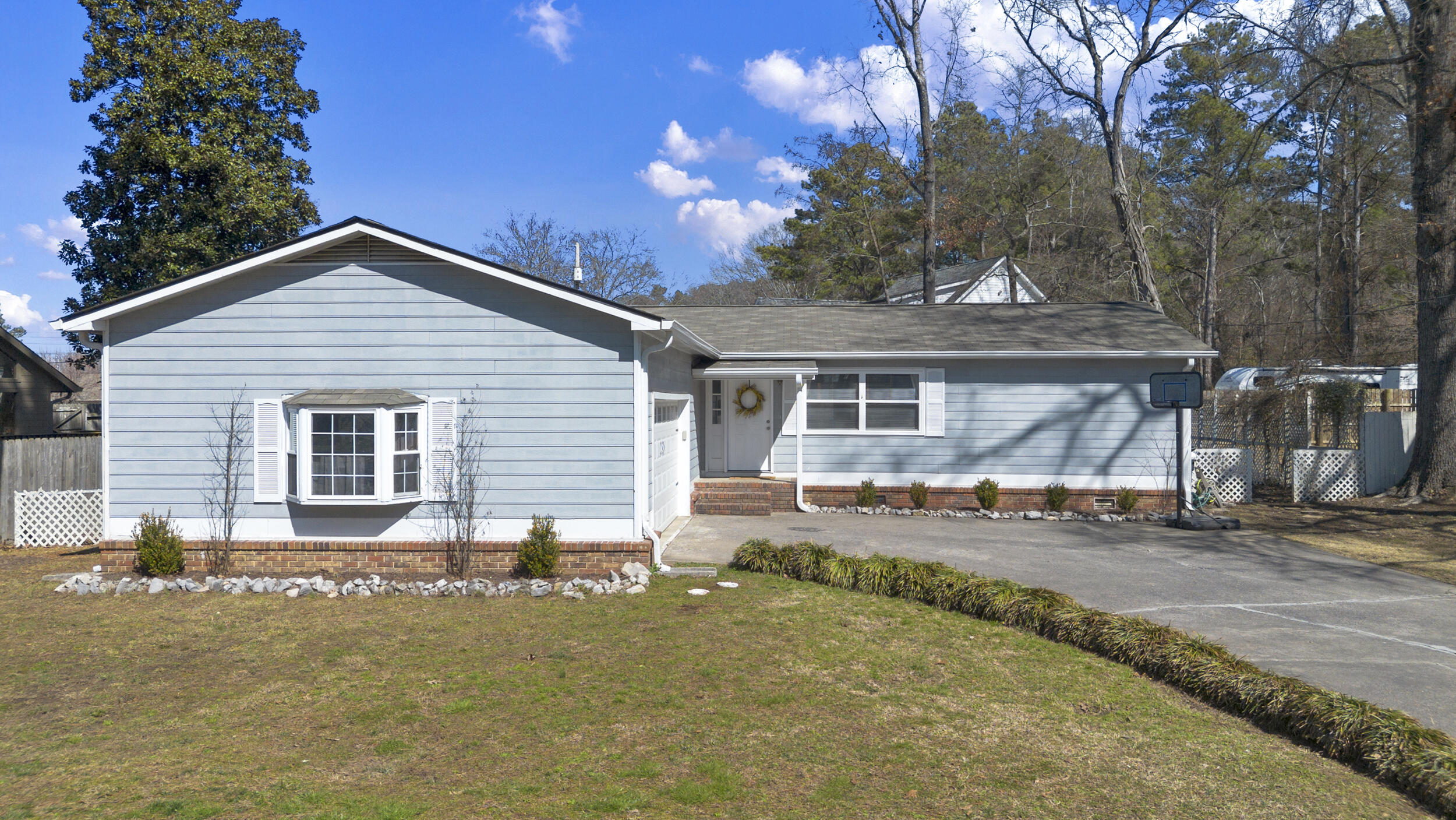 323 Cedar Glen Circle, East Ridge, Tennessee image 1