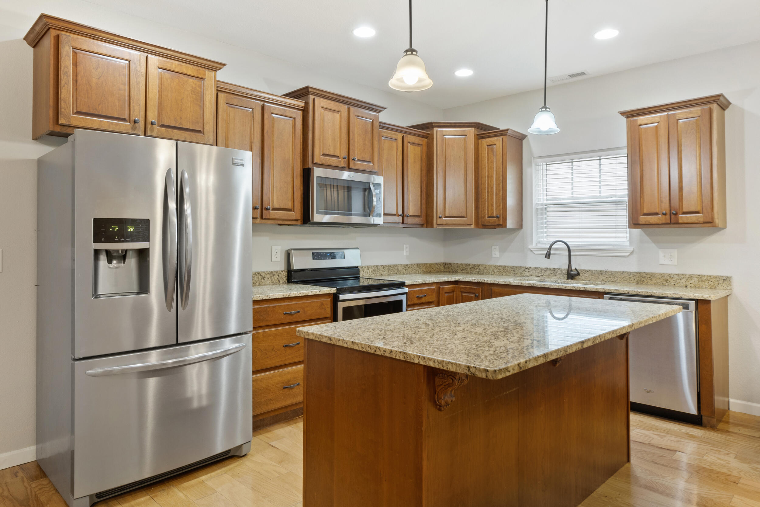 1190 Stonegate Circle, Cleveland, Tennessee image 2