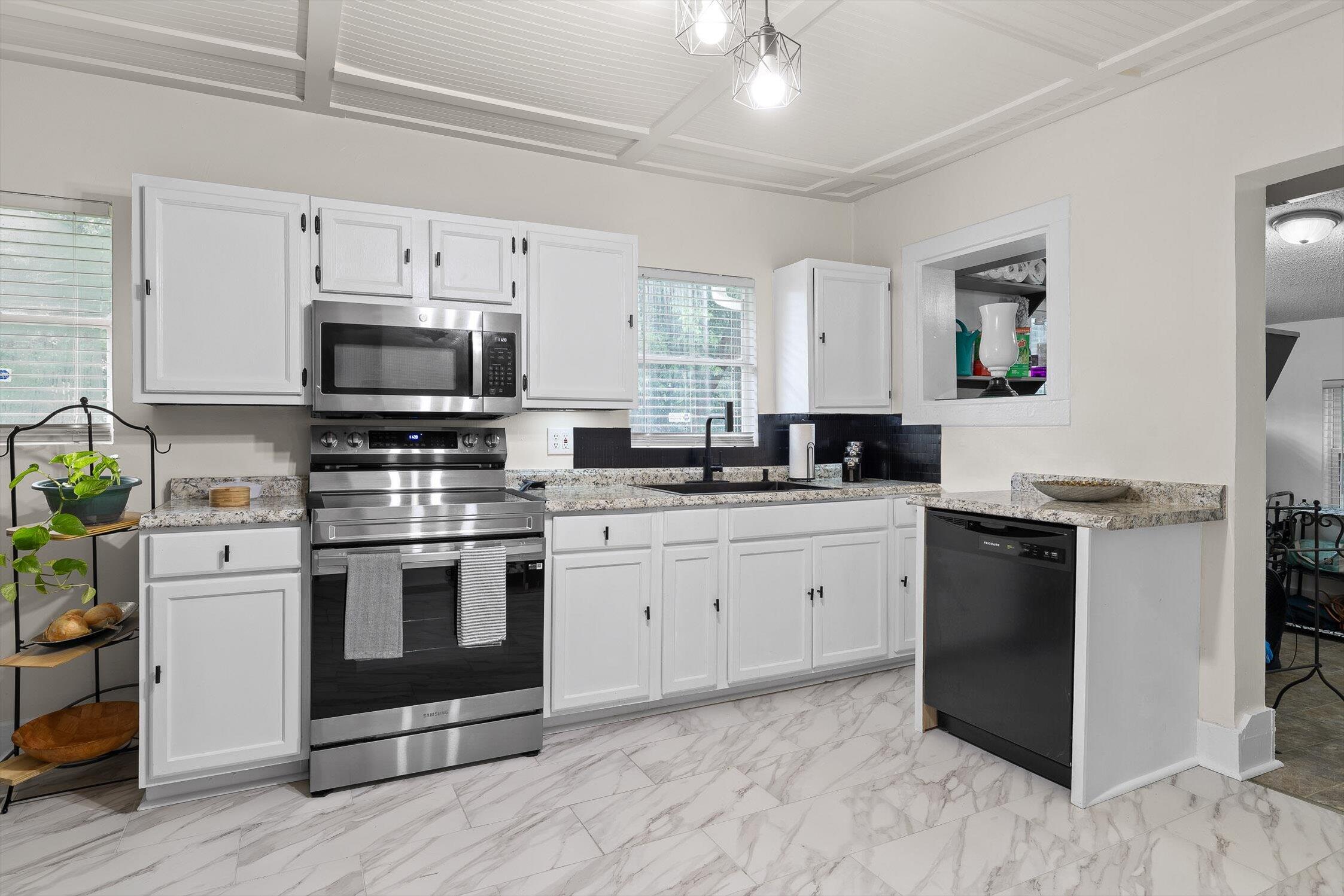 Chattanooga, Tennessee 37406, United States, 2 Bedrooms Bedrooms, ,1 BathroomBathrooms,Residential,Active,191274