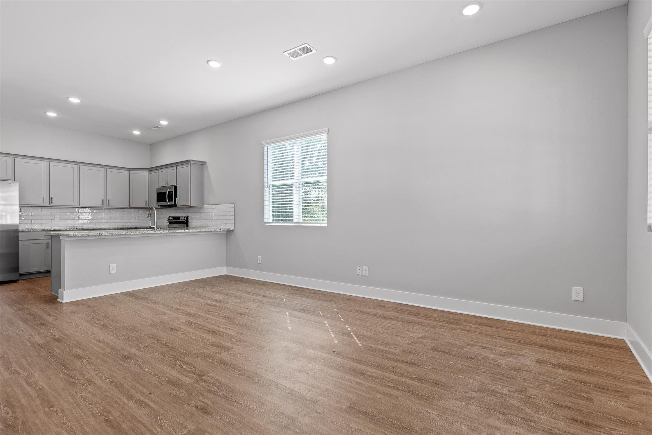 Chattanooga, Tennessee 37411, United States, 4 Bedrooms Bedrooms, ,3 BathroomsBathrooms,Residential,Active,160748