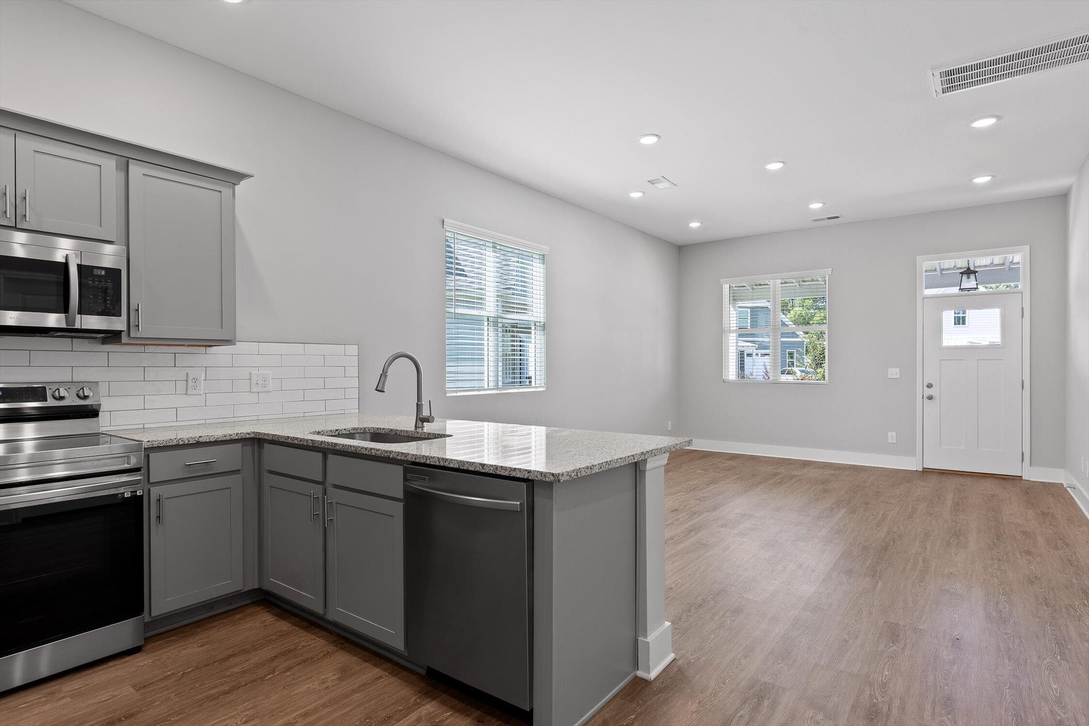 Chattanooga, Tennessee 37411, United States, 4 Bedrooms Bedrooms, ,3 BathroomsBathrooms,Residential,Active,160748