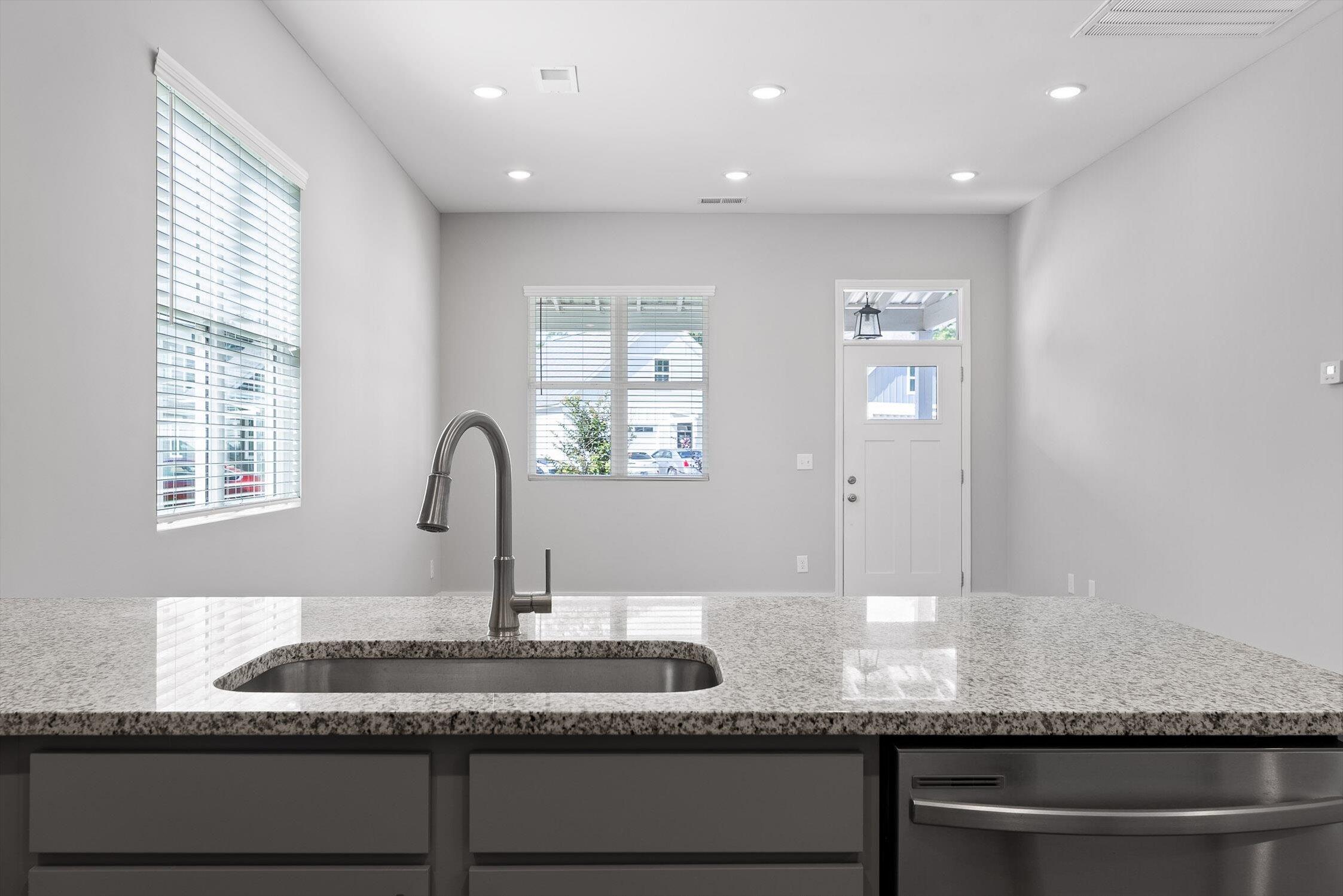 Chattanooga, Tennessee 37411, United States, 4 Bedrooms Bedrooms, ,3 BathroomsBathrooms,Residential,Active,160748