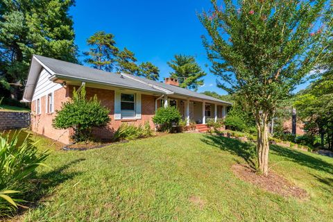 Photo of 303 Windmere Drive, Chattanooga, TN 37411 (MLS # 1524182)
