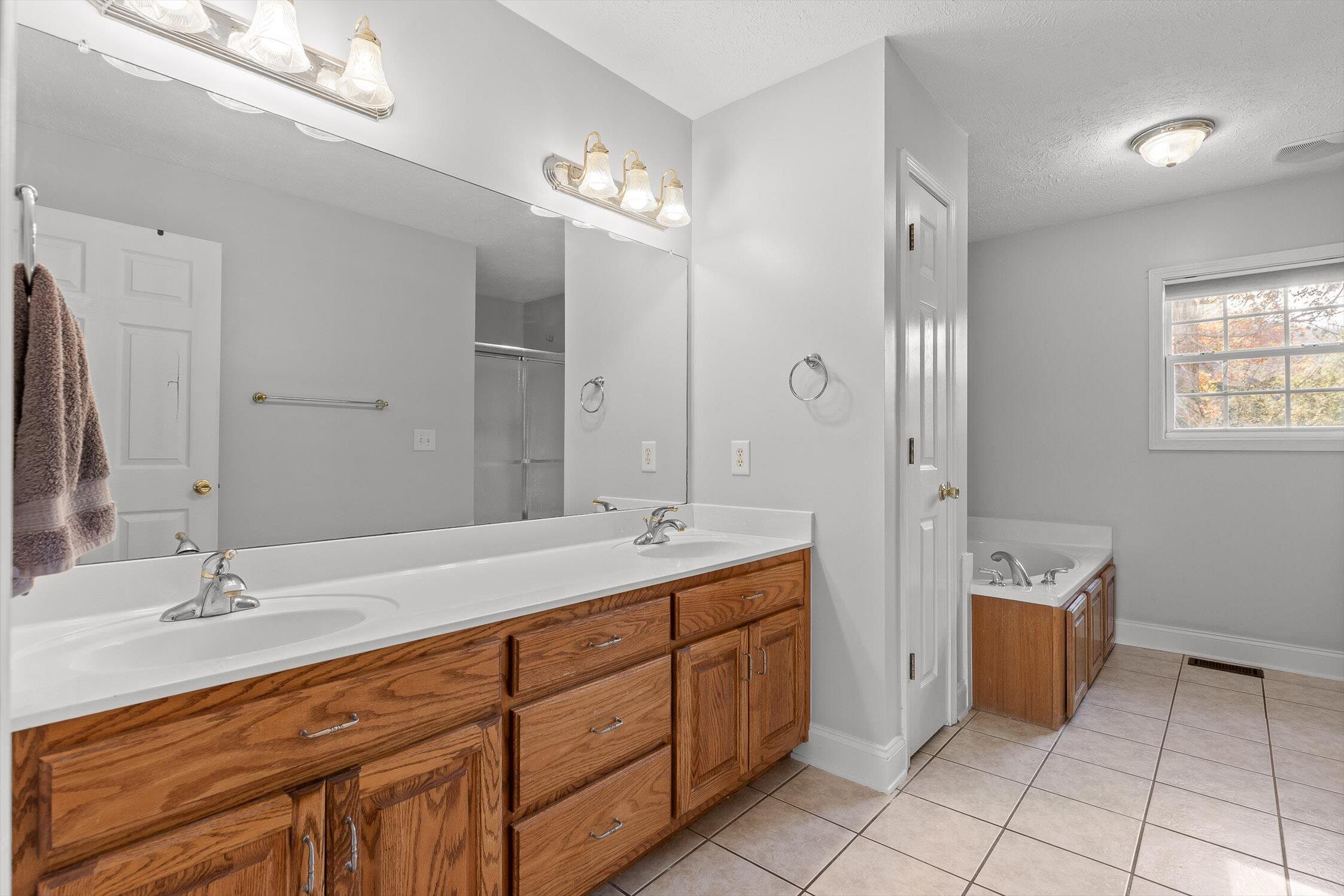 Ringgold, Georgia 30736, United States, 3 Bedrooms Bedrooms, ,2 BathroomsBathrooms,Residential,Pending,249117