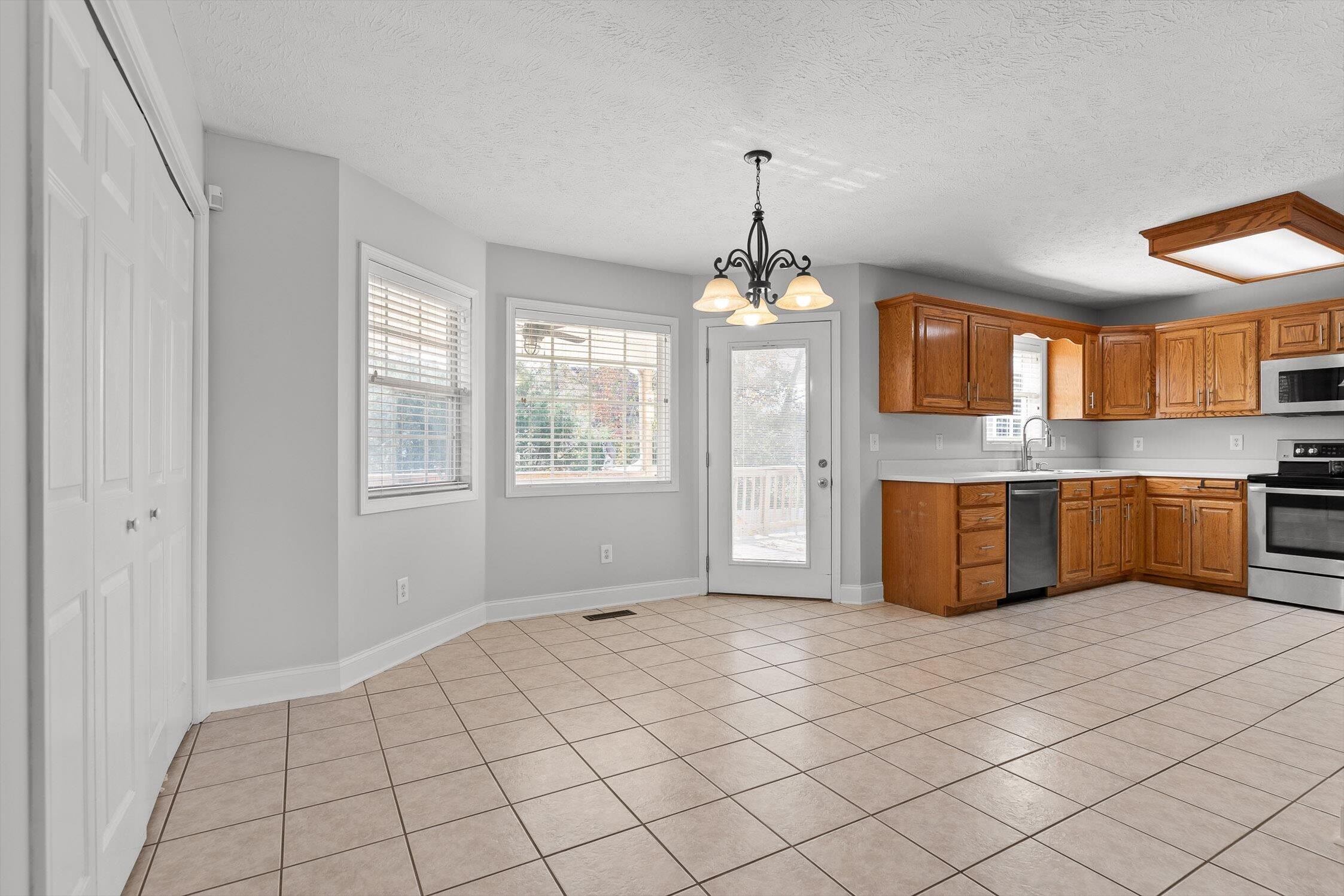 Ringgold, Georgia 30736, United States, 3 Bedrooms Bedrooms, ,2 BathroomsBathrooms,Residential,Pending,249117