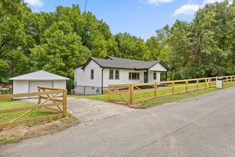 Photo of 112 Hunt Street, Rossville, GA 30741 (MLS # 1517626)