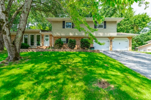 Photo of 1973 Warwickshire Drive, Soddy Daisy, TN 37379 (MLS # 1540840)