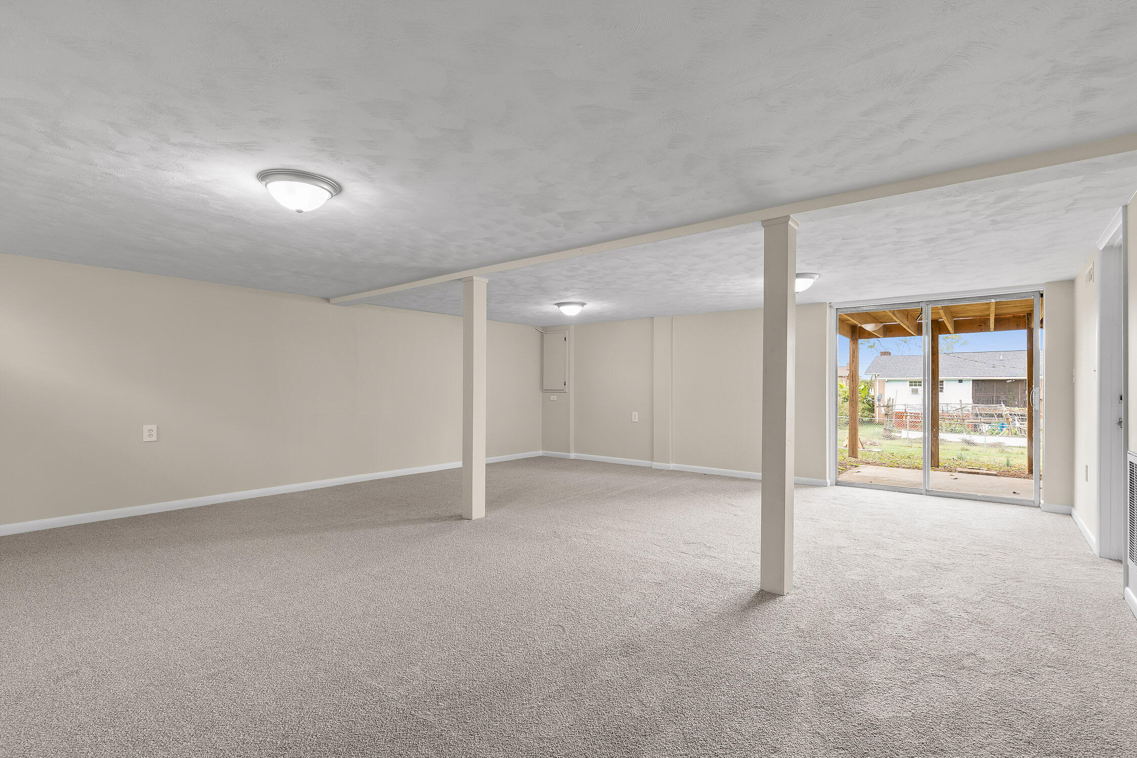 Chattanooga, Tennessee 37421, United States, 3 Bedrooms Bedrooms, ,2 BathroomsBathrooms,Residential,Active,34741