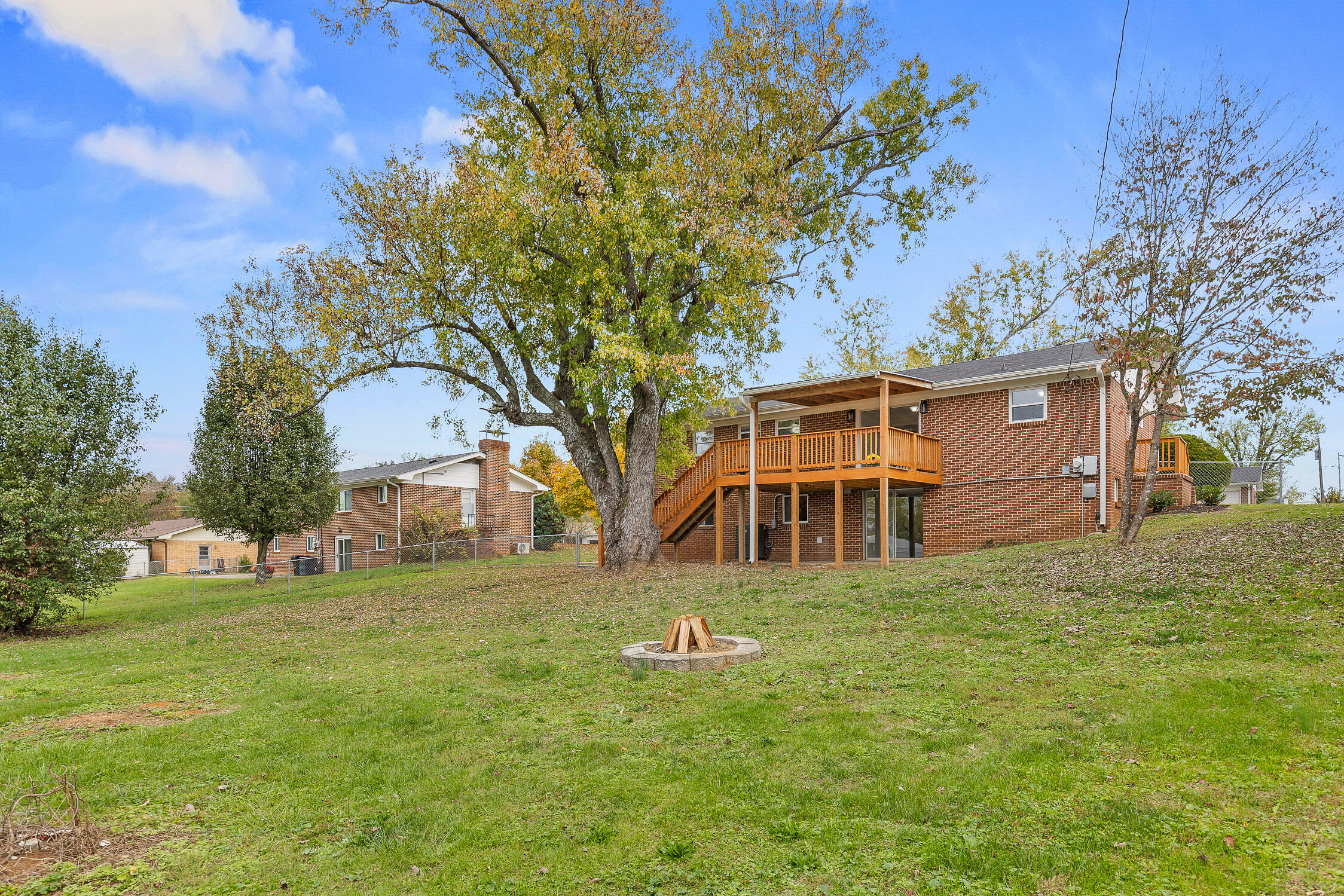 Chattanooga, Tennessee 37421, United States, 3 Bedrooms Bedrooms, ,2 BathroomsBathrooms,Residential,Active,34741