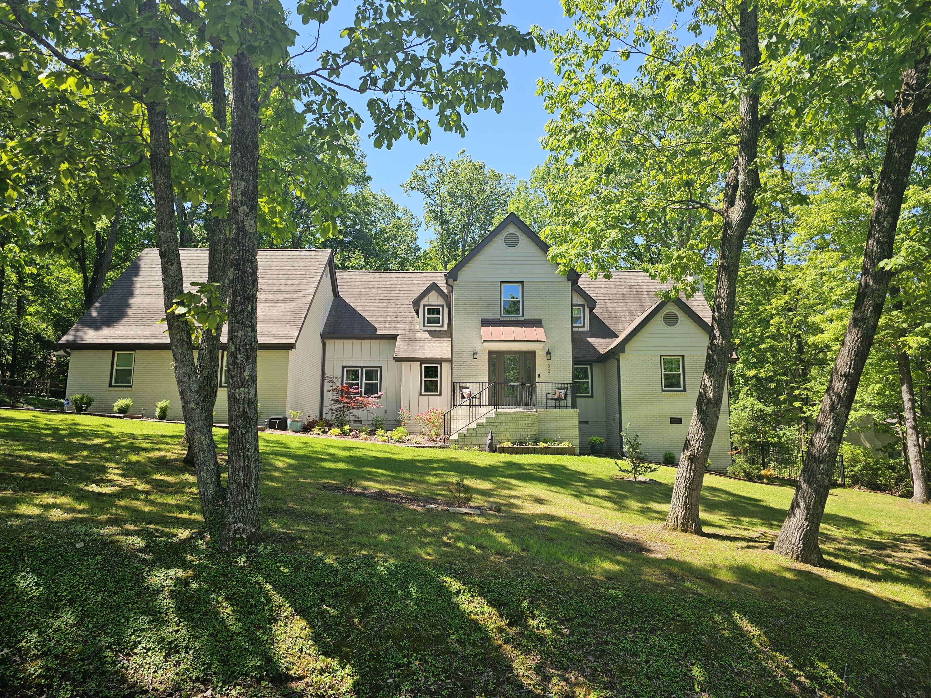 321 Robin Hood Trail