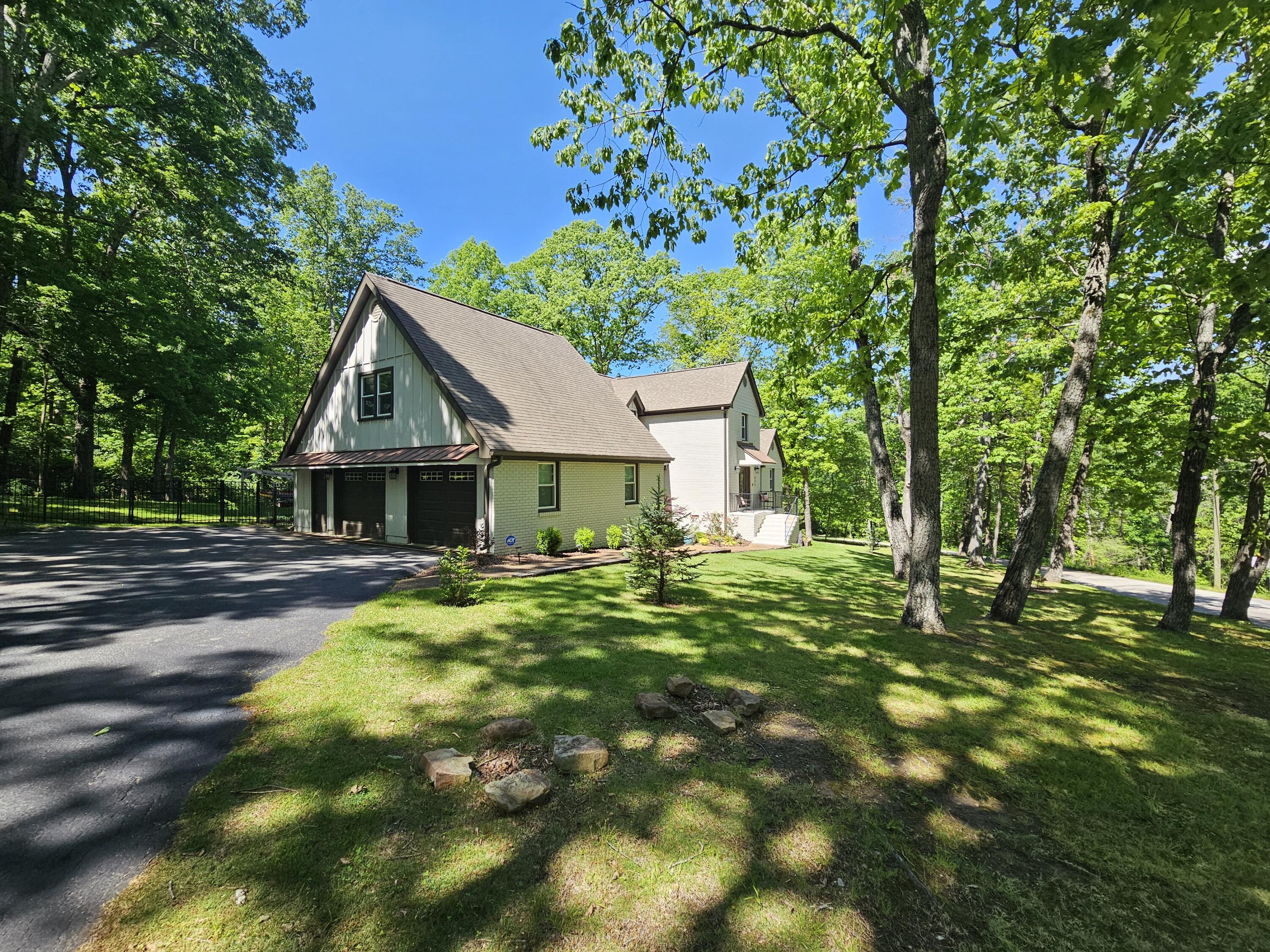 321 Robin Hood Trail