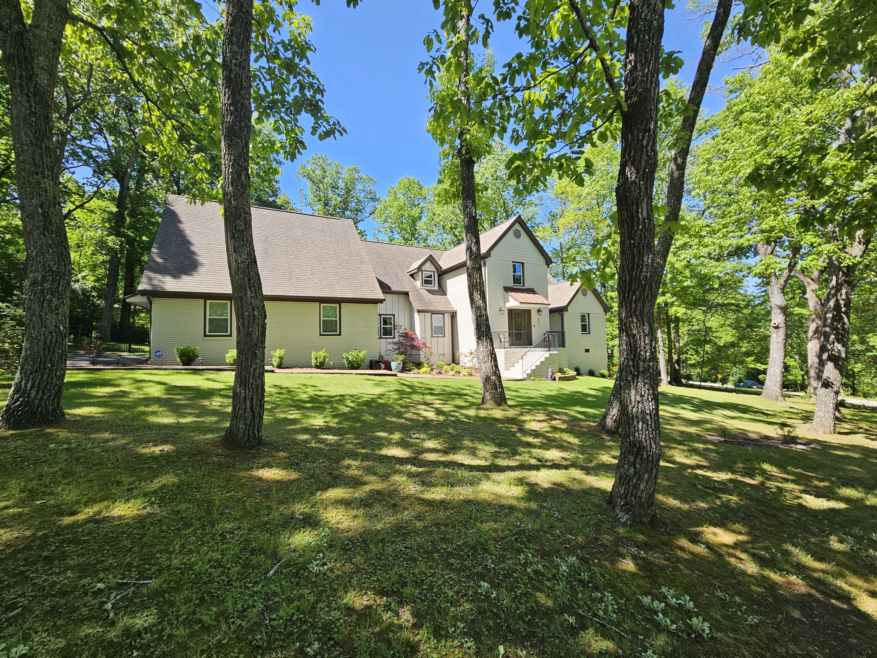 321 Robin Hood Trail