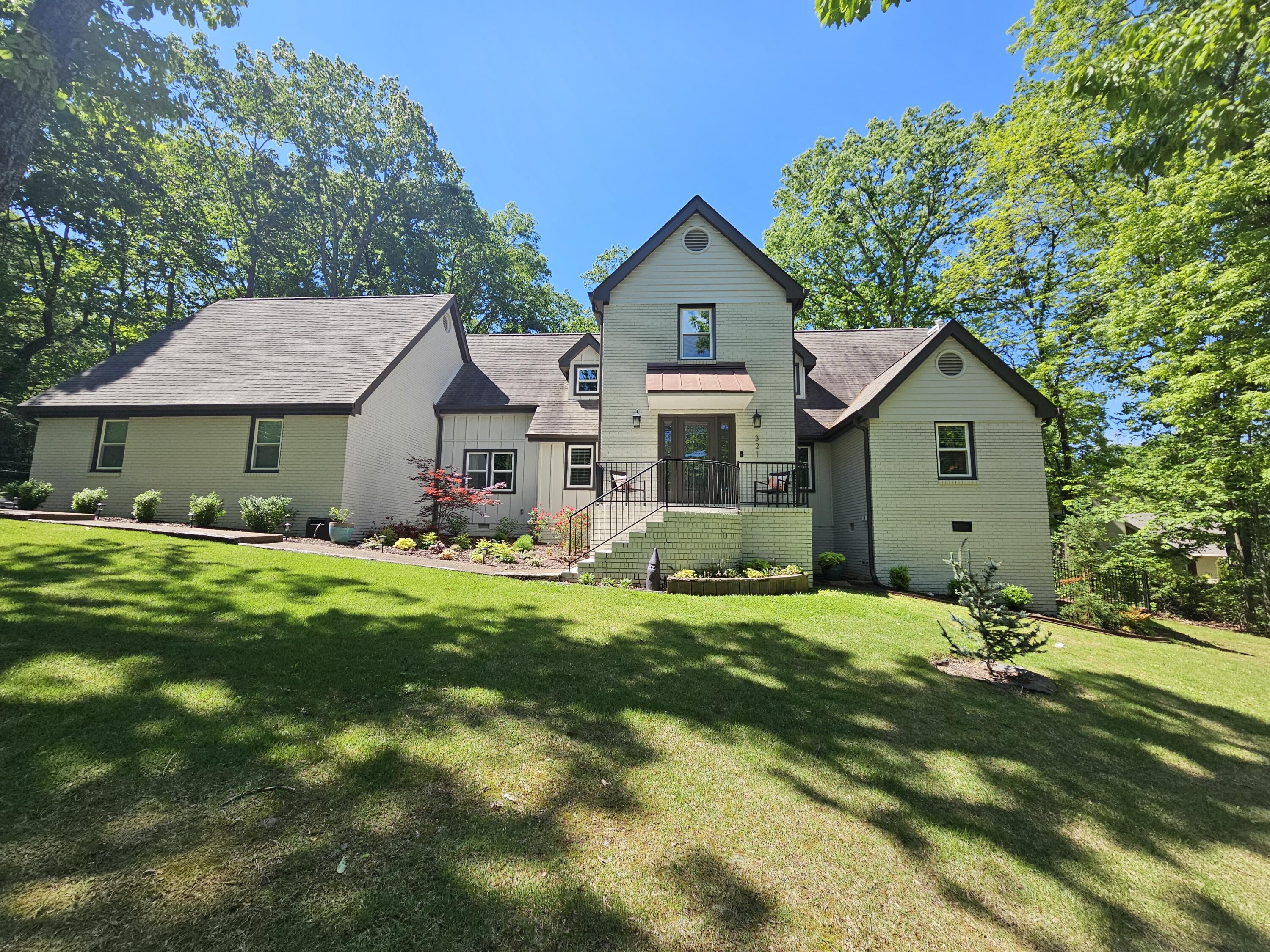 321 Robin Hood Trail