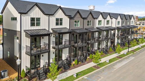 Photo of 2554 E 18th Street, Chattanooga, TN 37404 (MLS # 1532356)