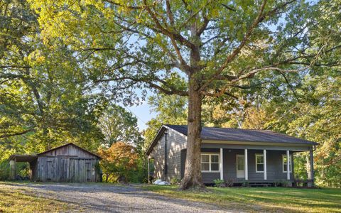 Photo of 8418 Hixson Springs Road, Signal Mountain, TN 37377 (MLS # 1518927)