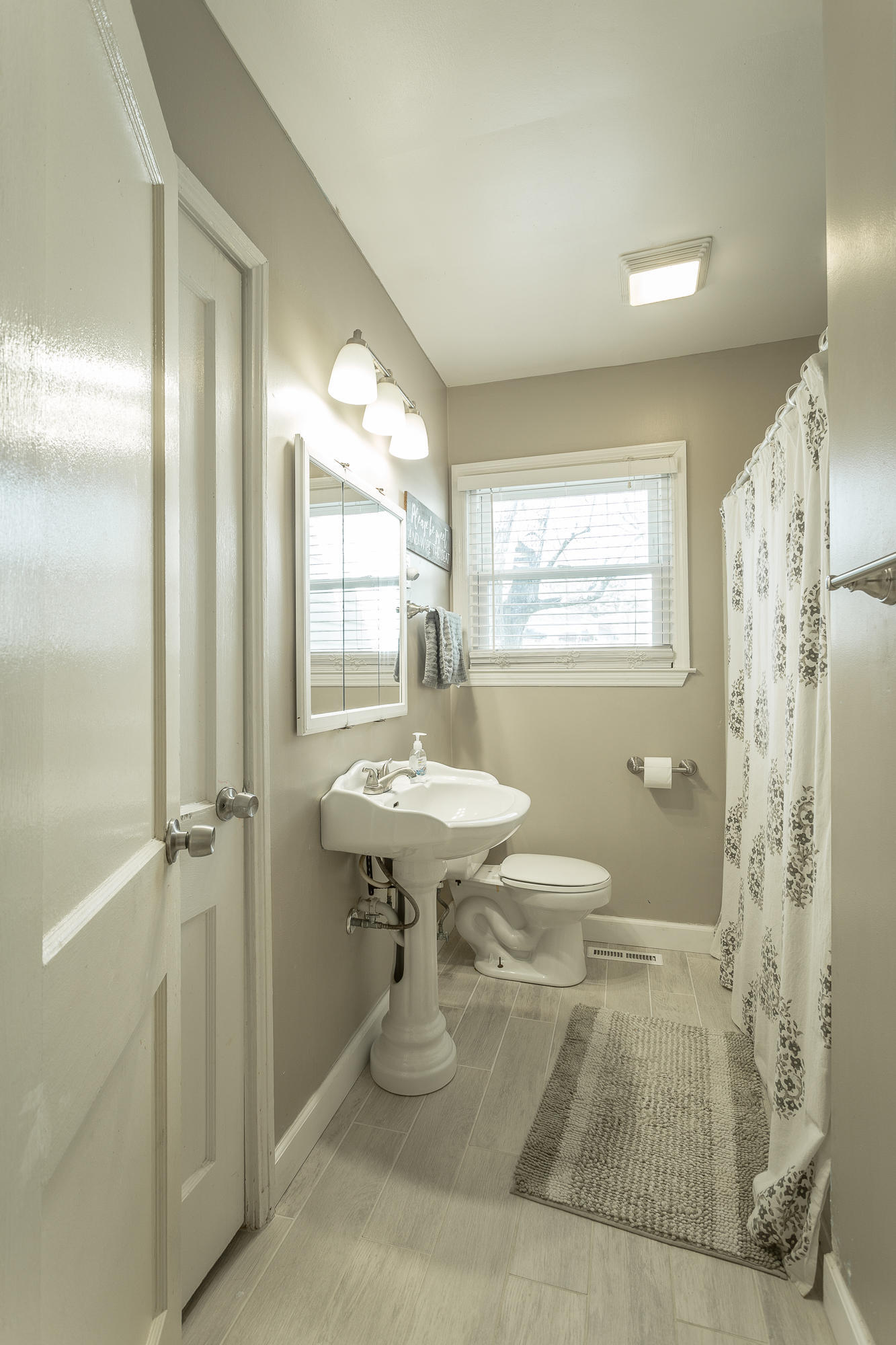 Chattanooga, Tennessee 37412, United States, 3 Bedrooms Bedrooms, ,2 BathroomsBathrooms,Residential,Pending,203031