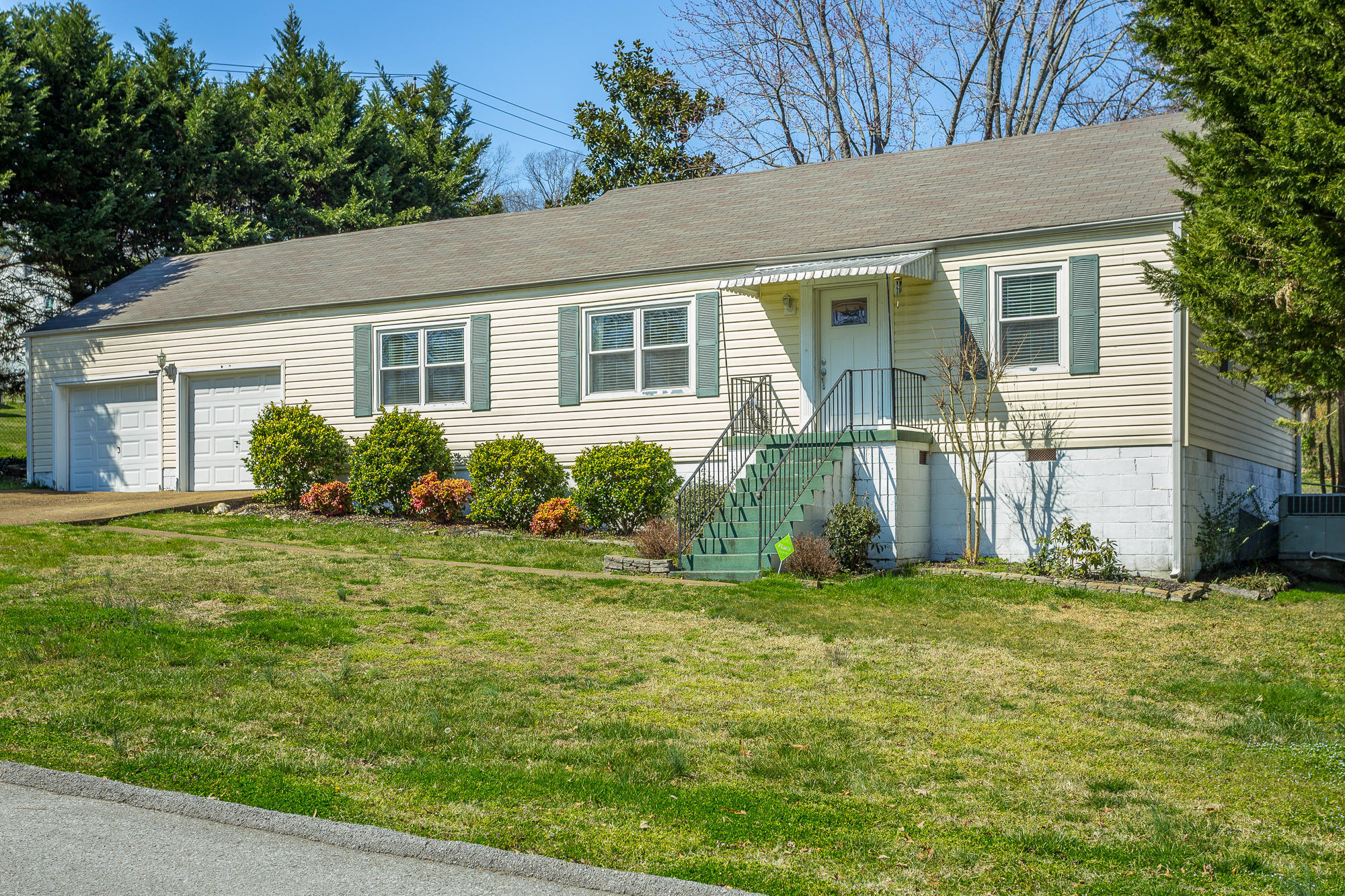 Chattanooga, Tennessee 37412, United States, 3 Bedrooms Bedrooms, ,2 BathroomsBathrooms,Residential,Pending,203031